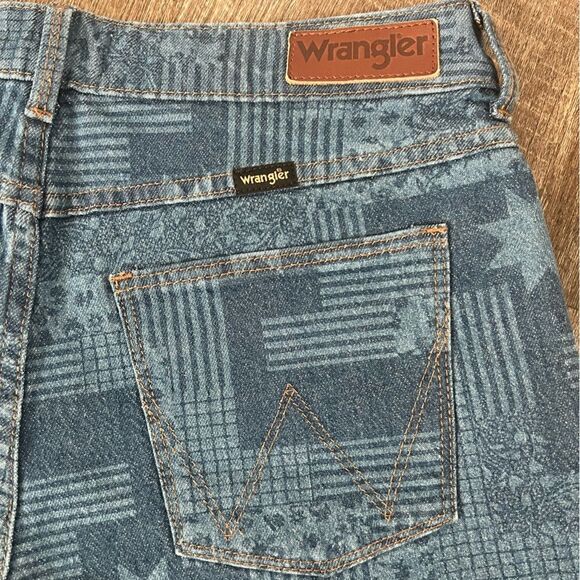 Wrangler Mid-Rise Vintage Short- Size 8 - Picture 5 of 10